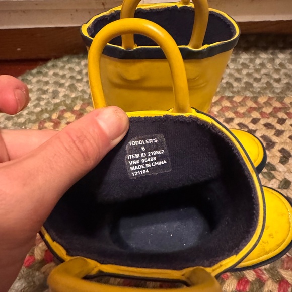 L.L. Bean Bright Yellow infant toddler rain boots size 6   yellow boots with bla - Picture 3 of 7